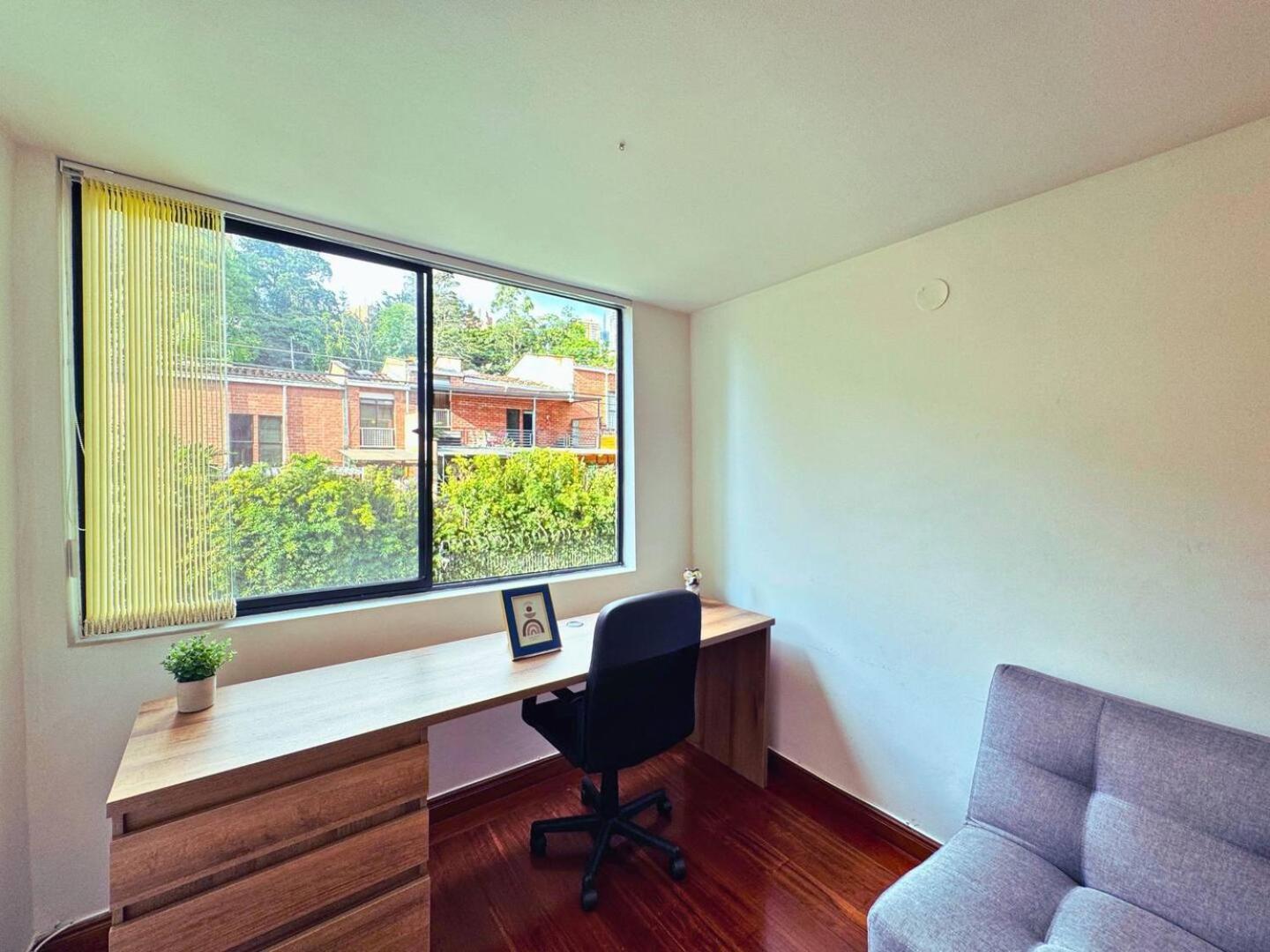5br 2,497 Sqft Pool By El Tesoro Mall Apartment *
