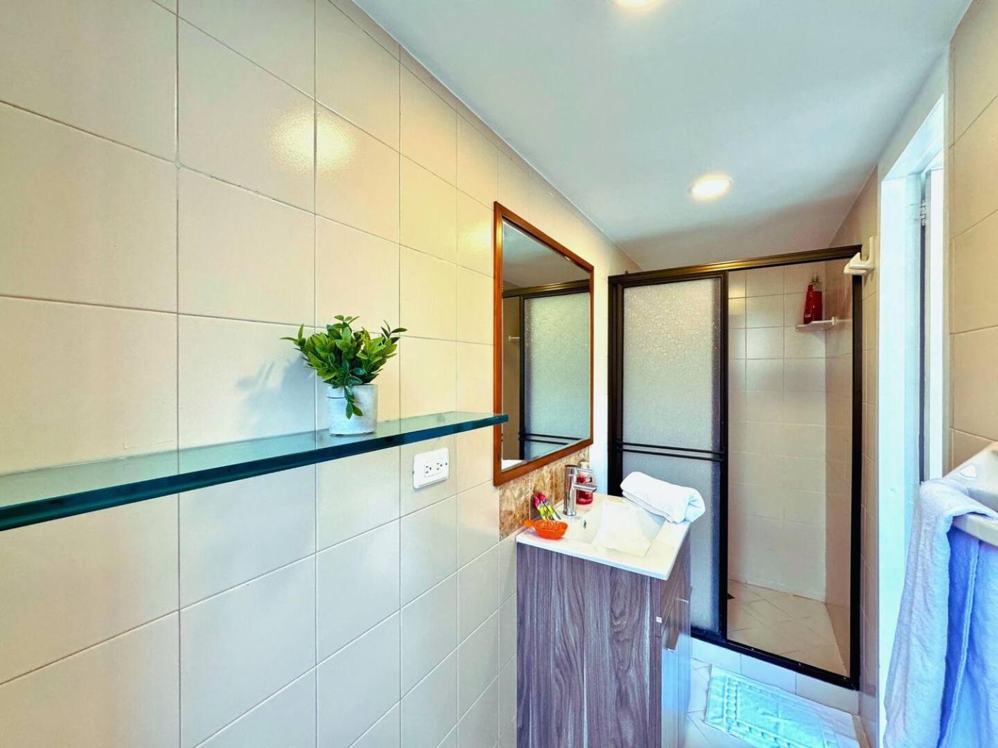 Apartment 5br 2,497 Sqft Pool By El Tesoro Mall *