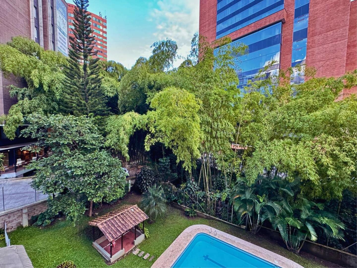 Apartment 5br 2,497 Sqft Pool By El Tesoro Mall Medellin