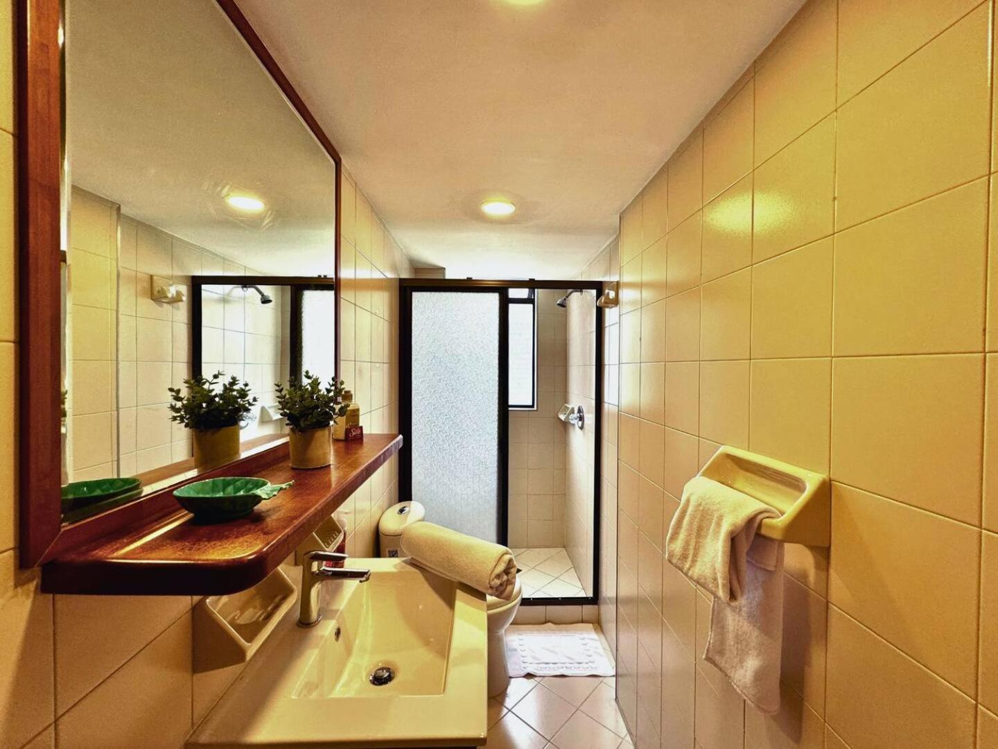 5br 2,497 Sqft Pool By El Tesoro Mall * Medellin