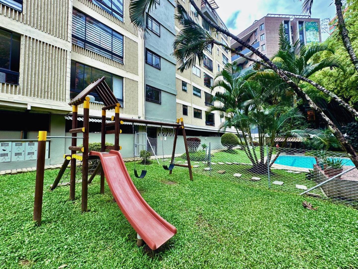 Apartment 5br 2,497 Sqft Pool By El Tesoro Mall *