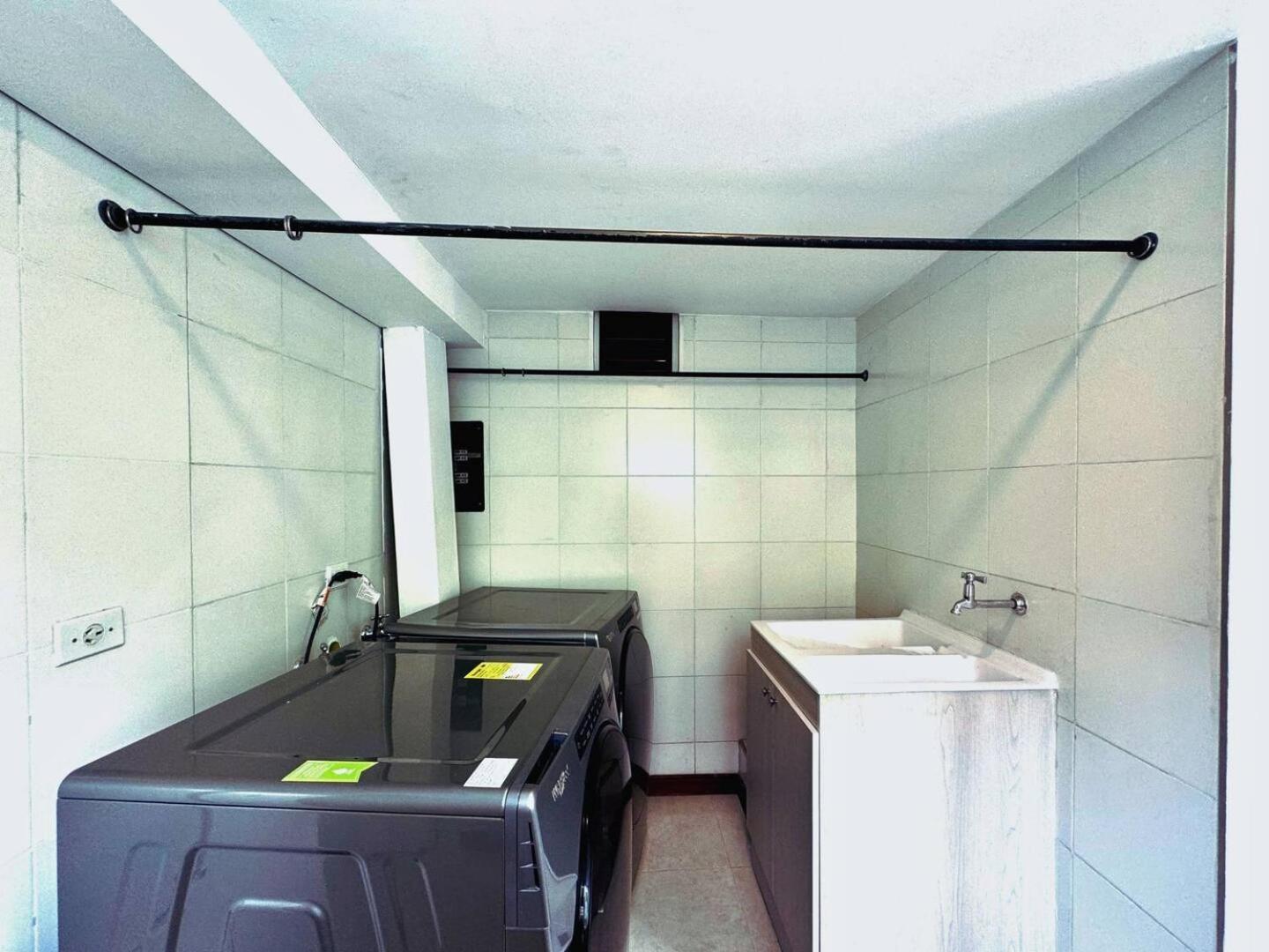 Apartment 5br 2,497 Sqft Pool By El Tesoro Mall *