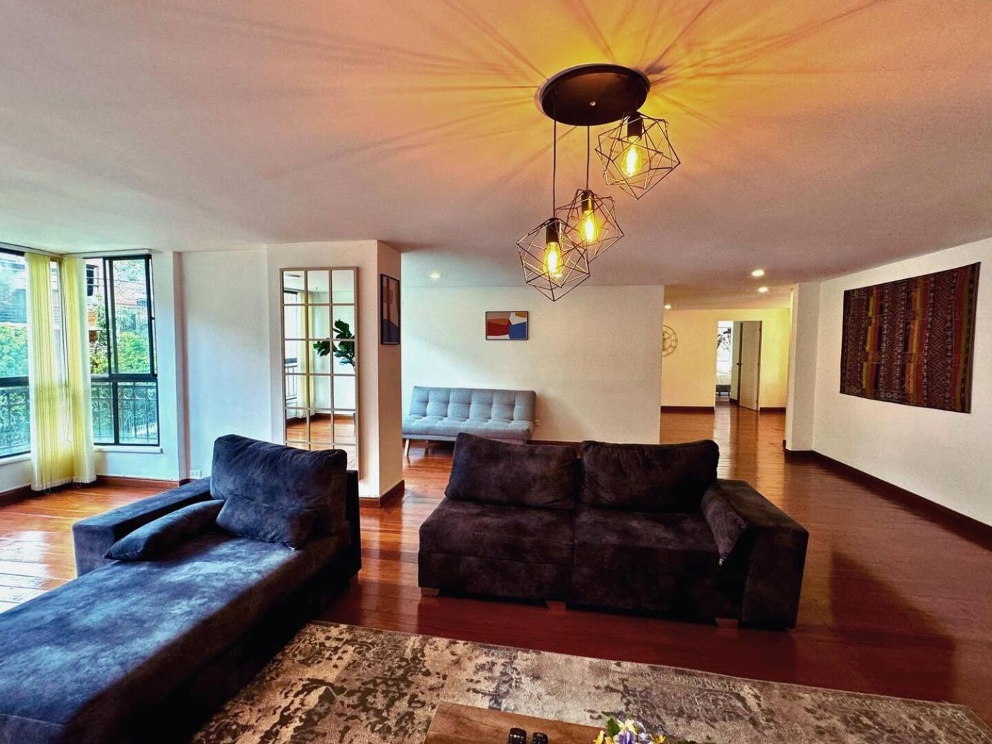Apartment 5br 2,497 Sqft Pool By El Tesoro Mall Medellin