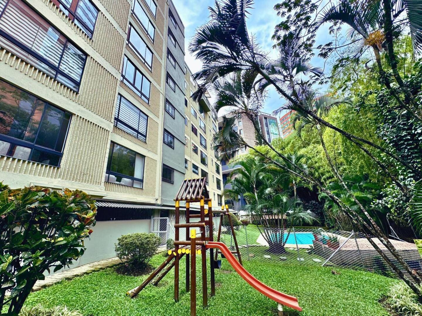 Apartment 5br 2,497 Sqft Pool By El Tesoro Mall