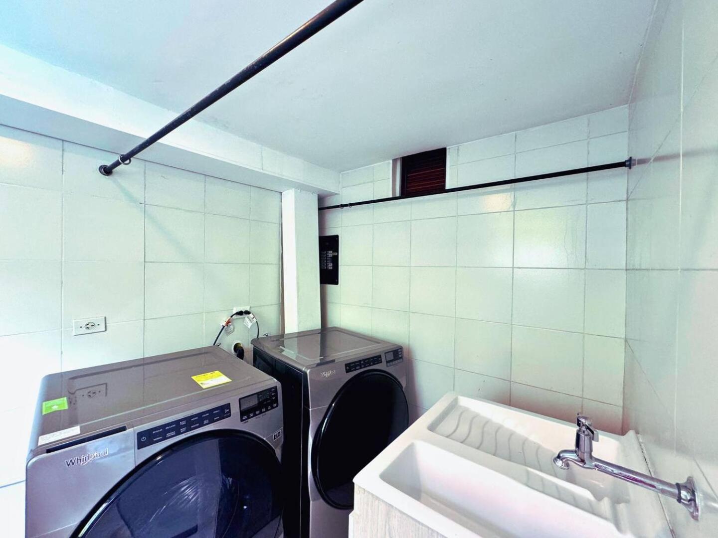 5br 2,497 Sqft Pool By El Tesoro Mall * Medellin