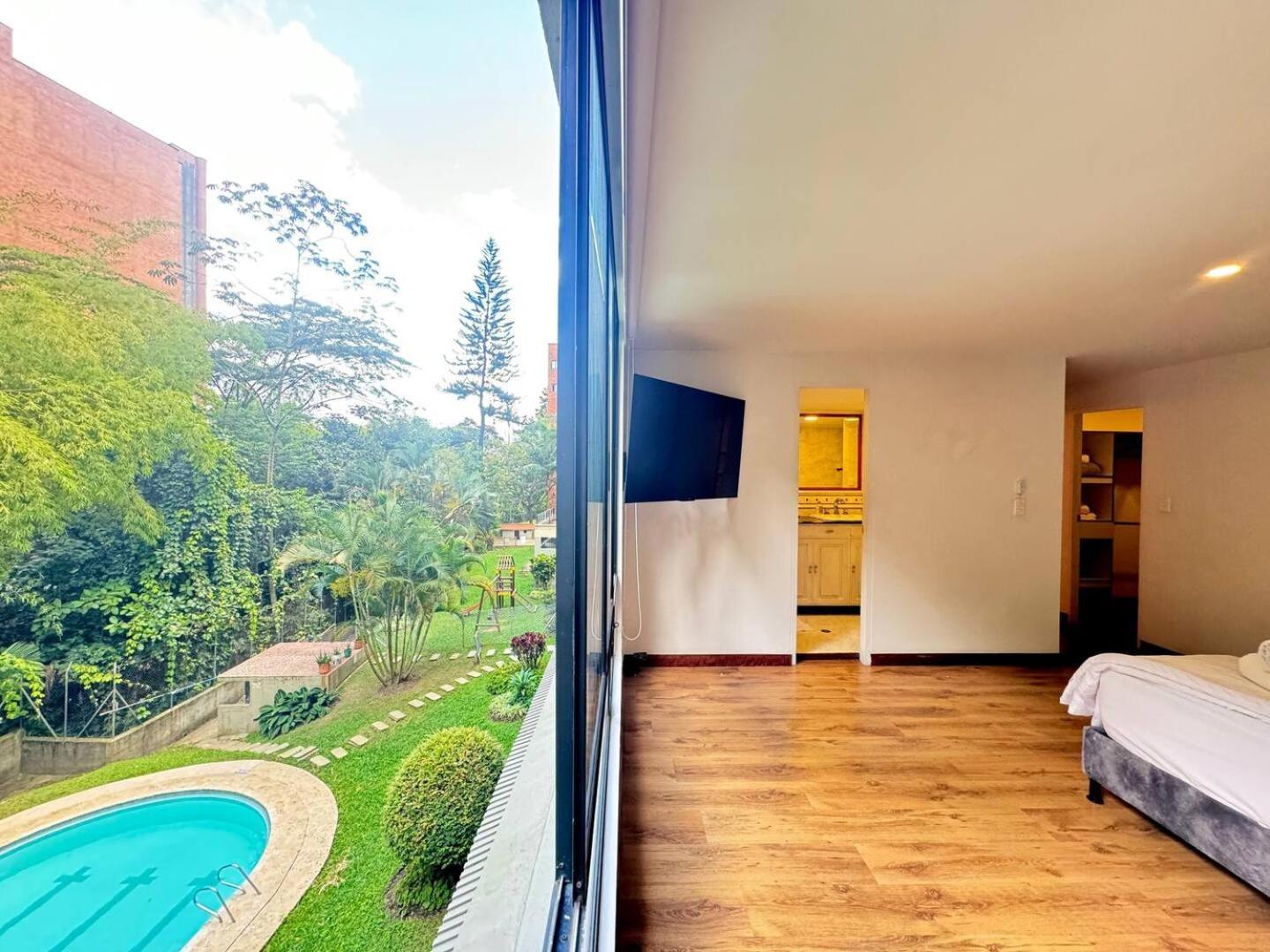 Apartment 5br 2,497 Sqft Pool By El Tesoro Mall