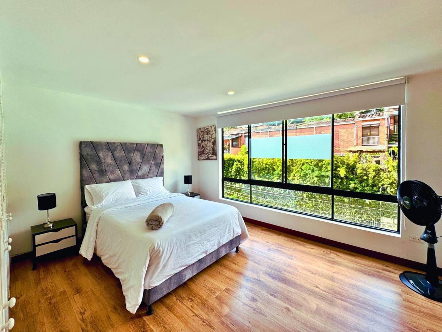 5br 2,497 Sqft Pool By El Tesoro Mall Apartment *