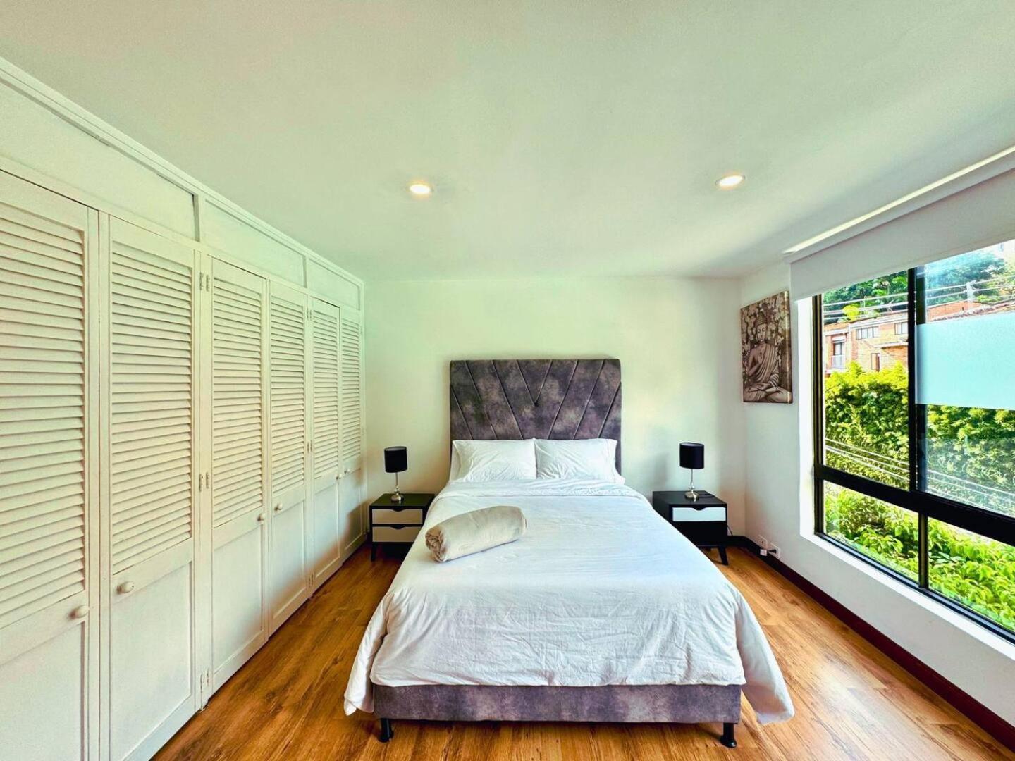 Apartment 5br 2,497 Sqft Pool By El Tesoro Mall Medellin