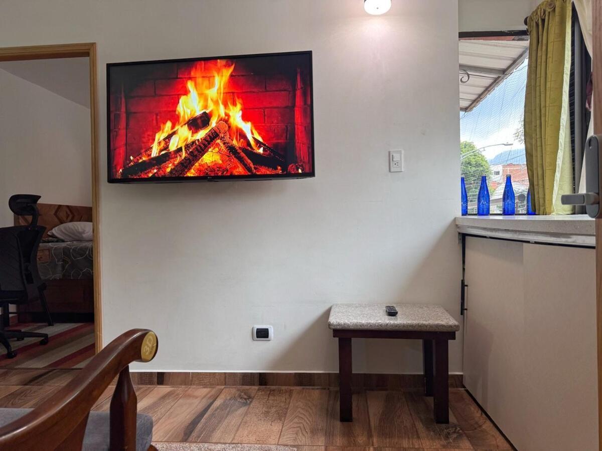En Belen Cerca A Laureles, Wifi, Balcon Y Patio Apartment *
