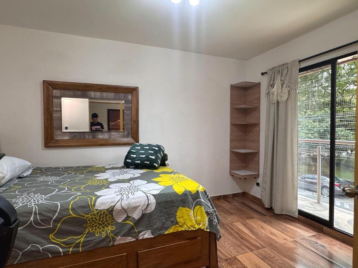 Apartment En Belen Cerca A Laureles, Wifi, Balcon Y Patio *