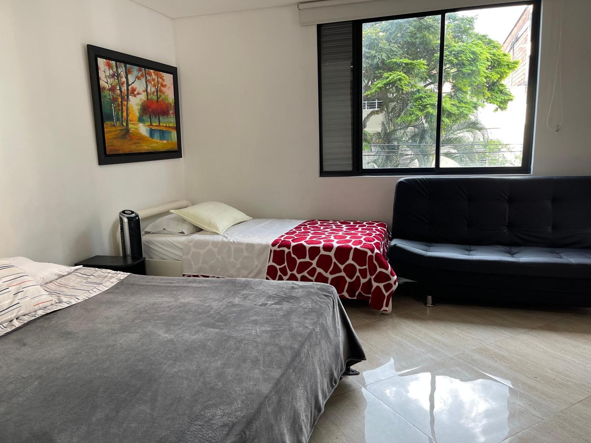 Apartment En Laureles Con Ascensor , Balcon Y Muy Bien Ubicado En Laureles , El Barrio Mas Cool Del Mundo *