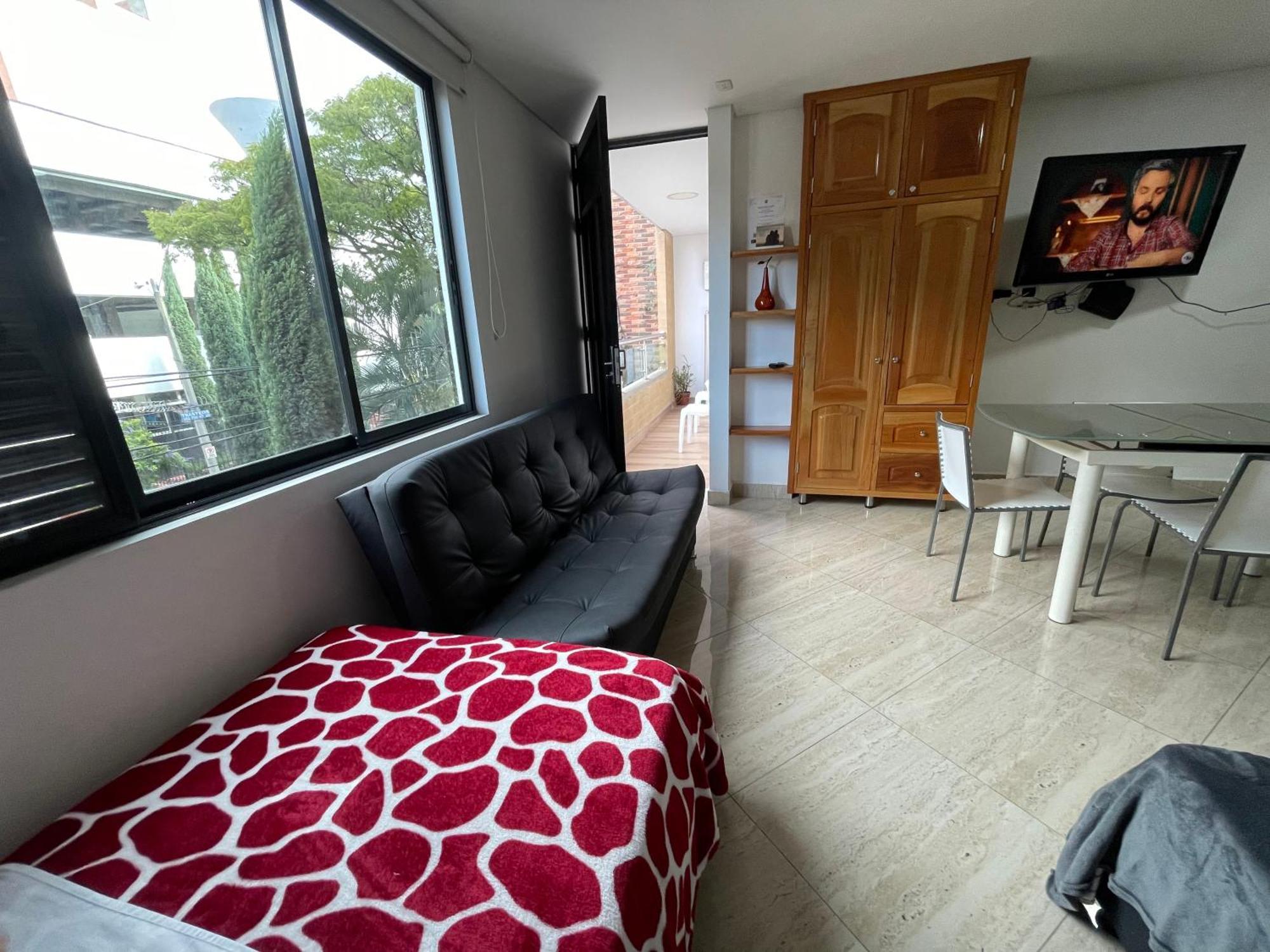 En Laureles Con Ascensor , Balcon Y Muy Bien Ubicado En Laureles , El Barrio Mas Cool Del Mundo Medellin