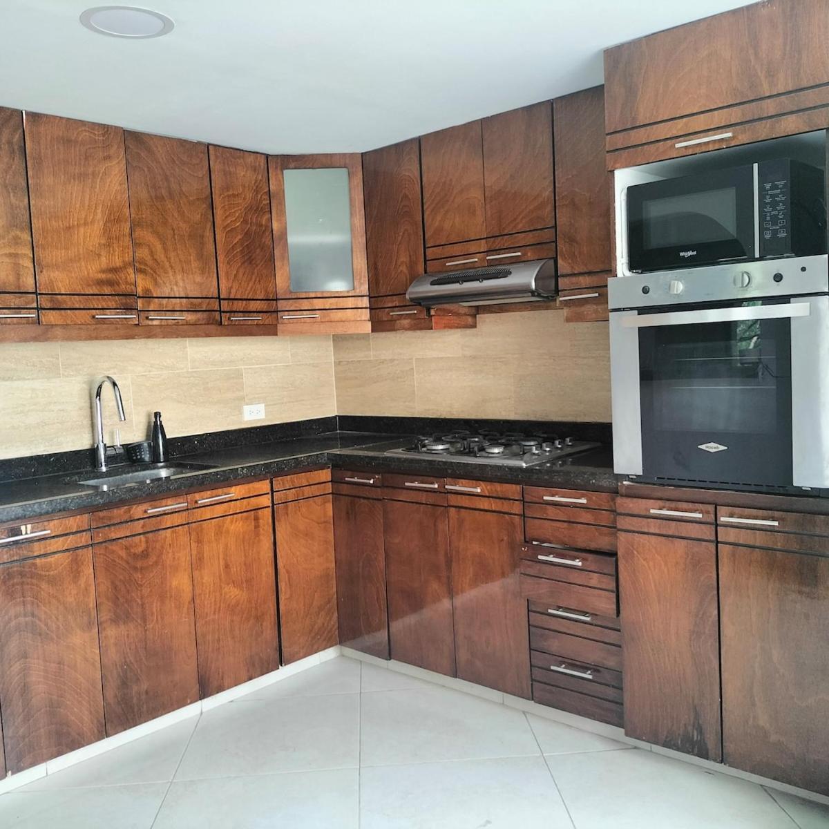 Comfortable And With Large Balcony In Belen Apartment