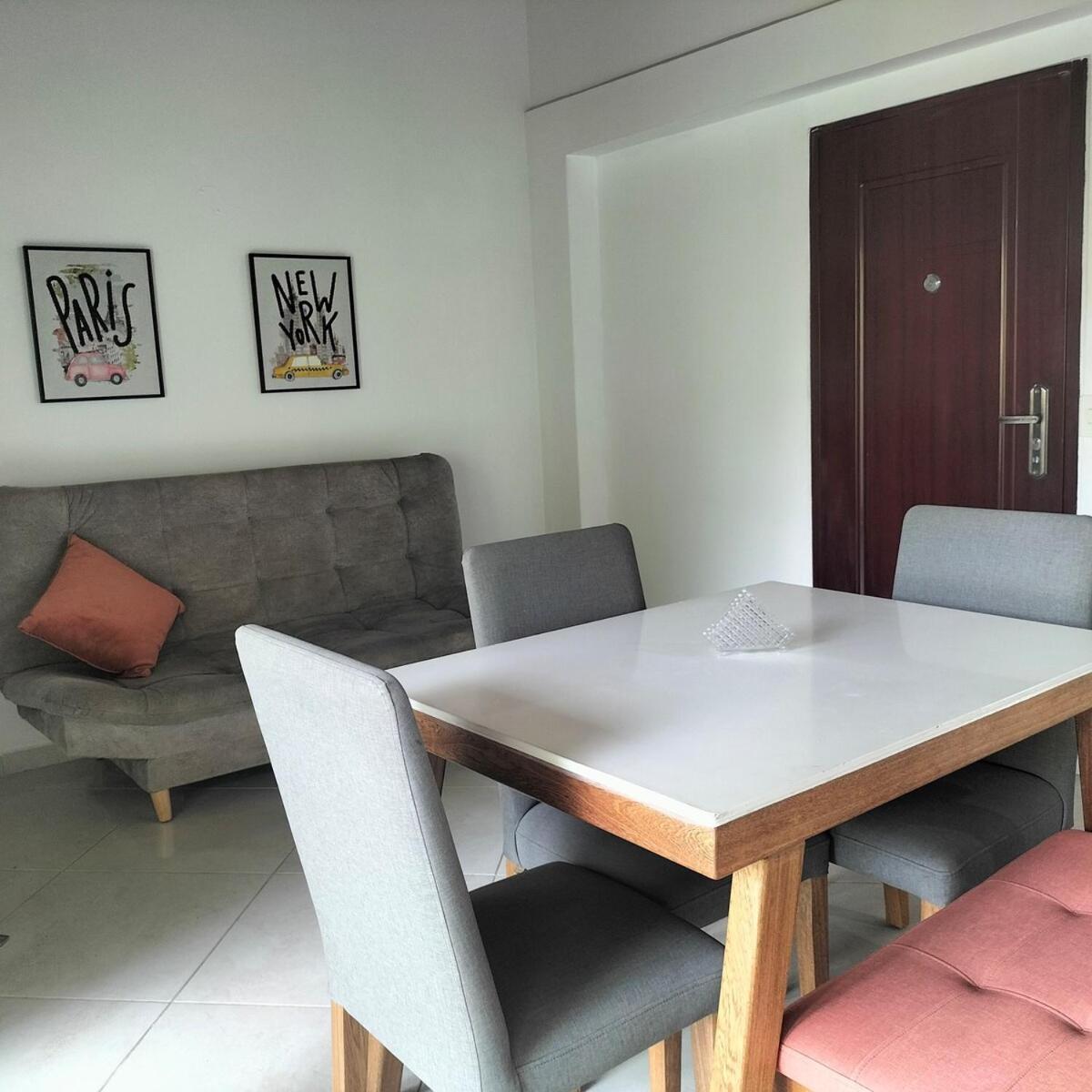 Comfortable And With Large Balcony In Belen Apartment *