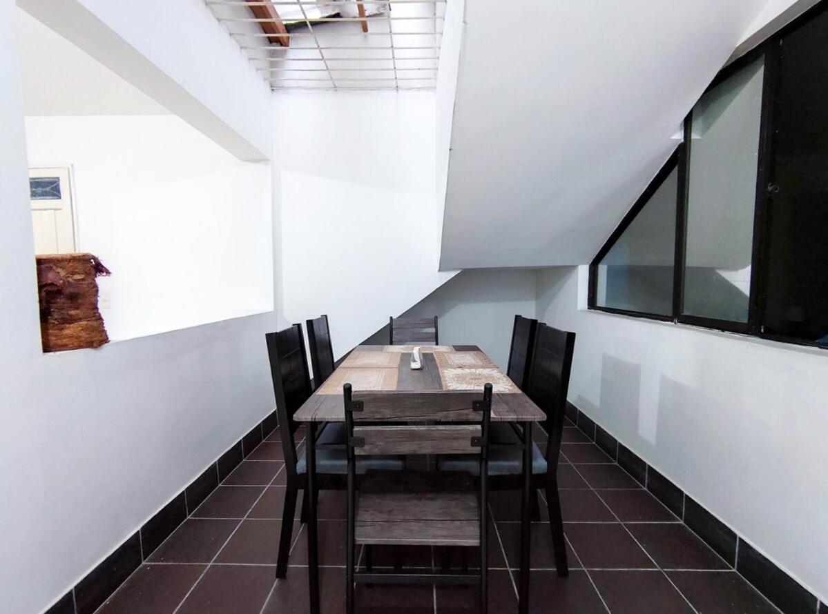 Casa Grande En Cerca Estadio - Laureles Apartment