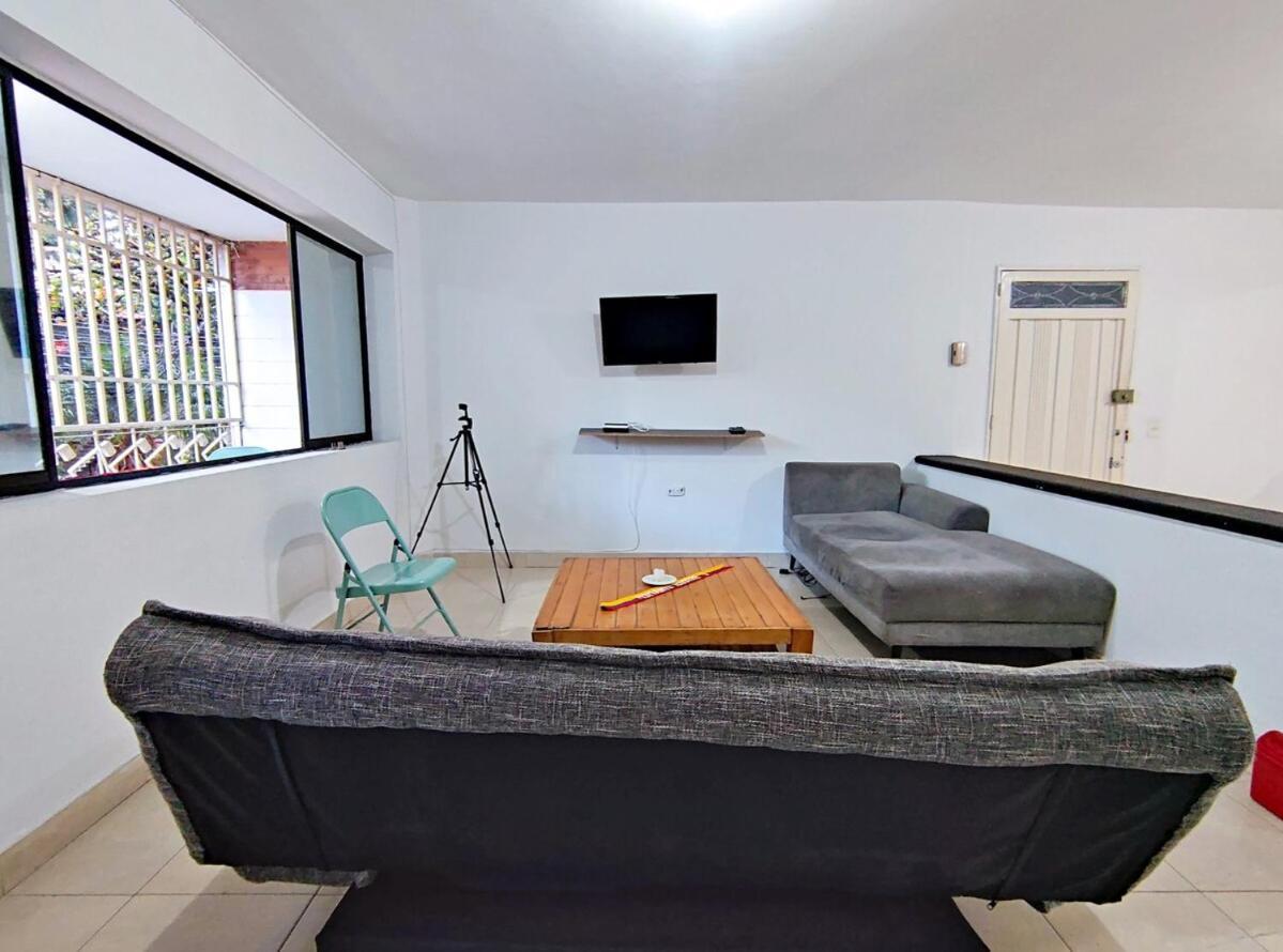 Casa Grande En Cerca Estadio - Laureles Apartment *
