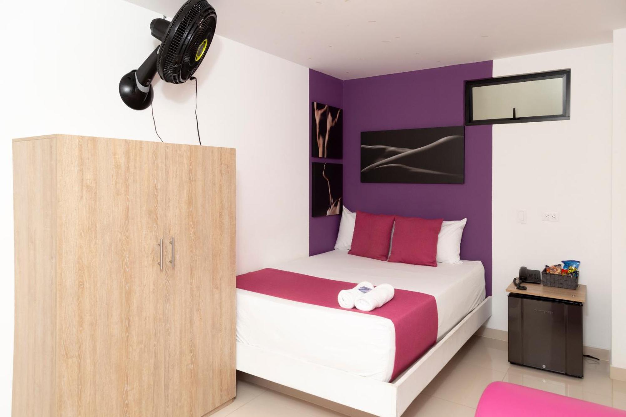 Bajo La Luna Hotel *