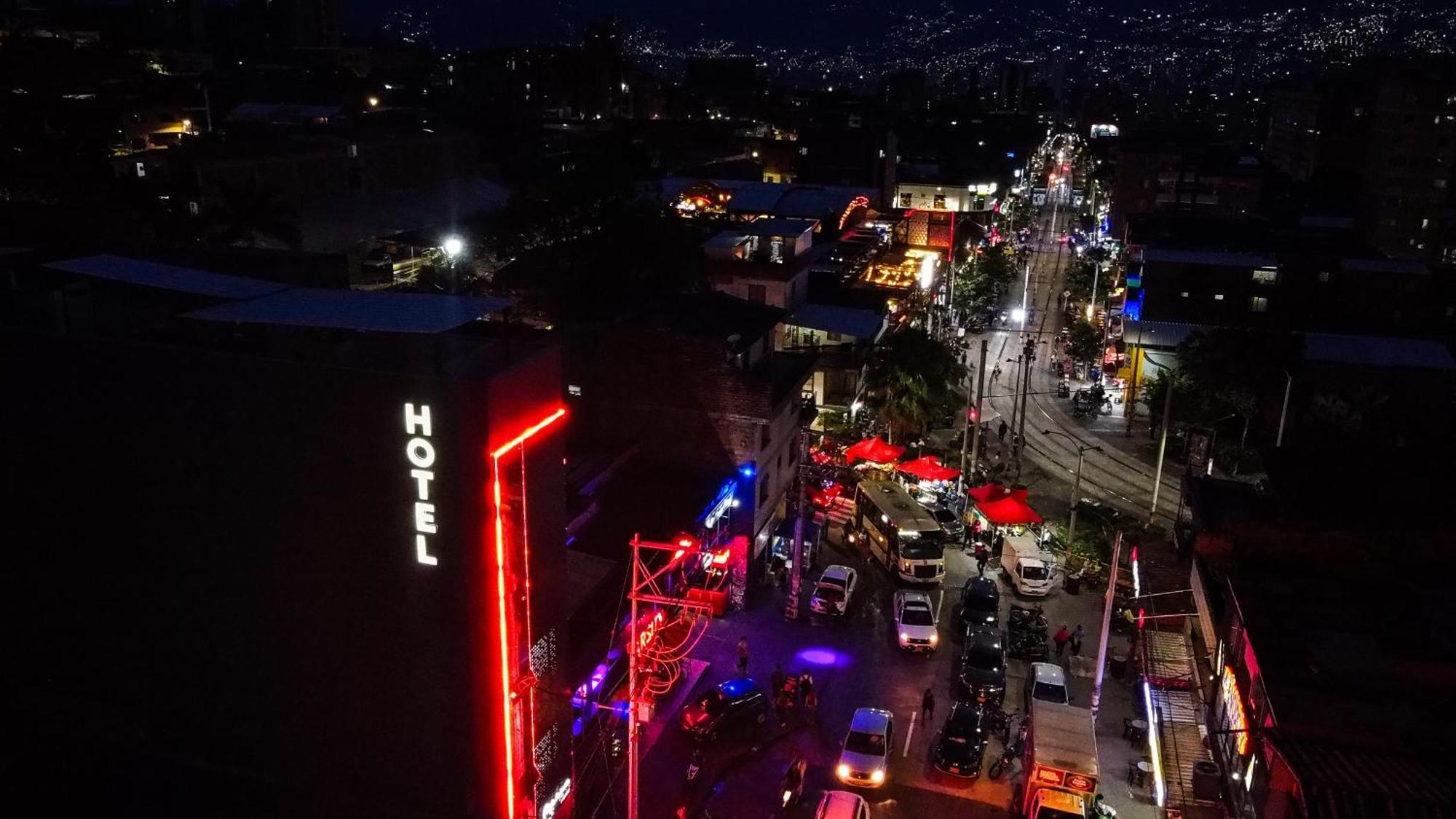 Bajo La Luna Medellín