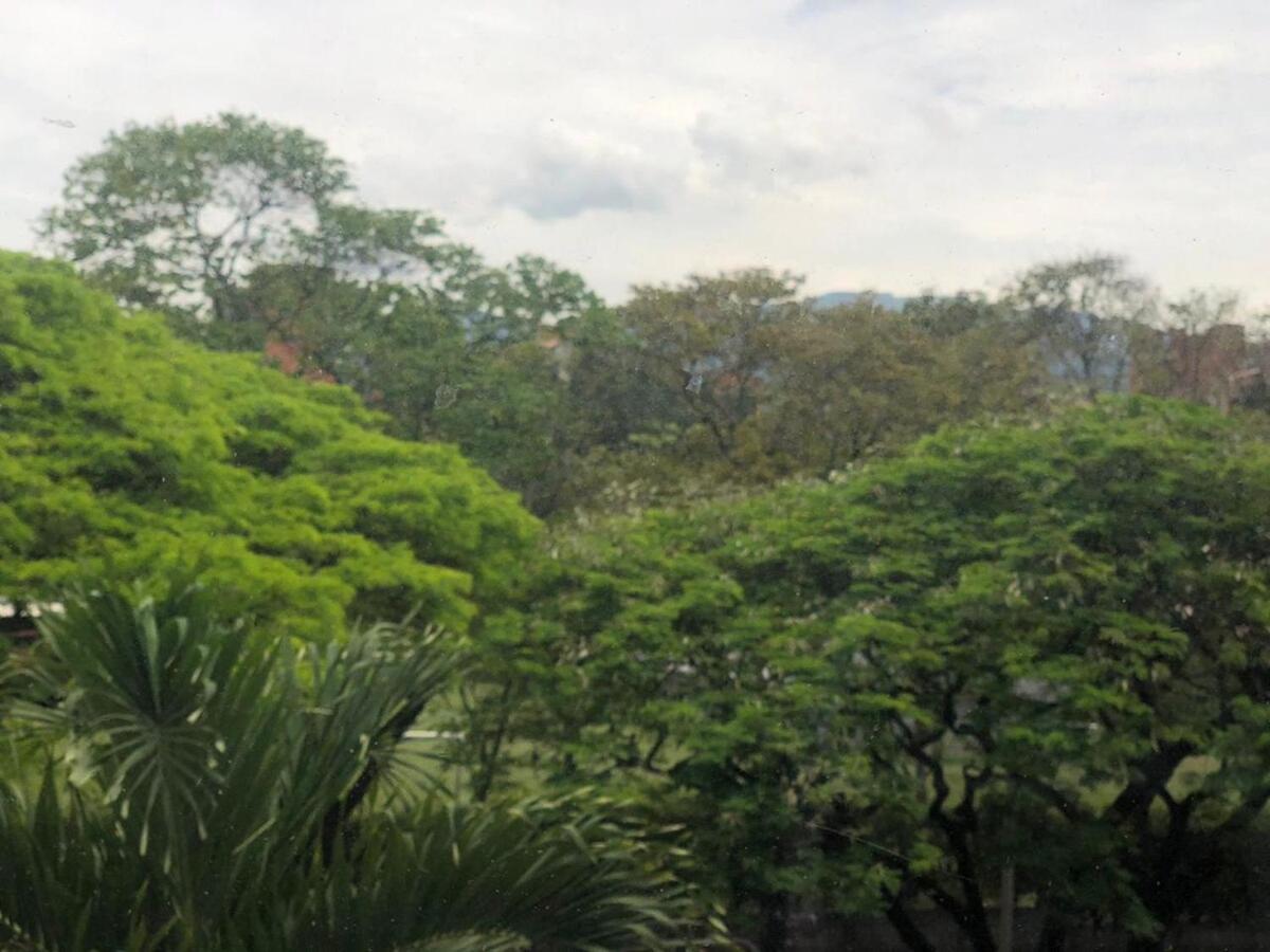 Location In Close To Unicentro *