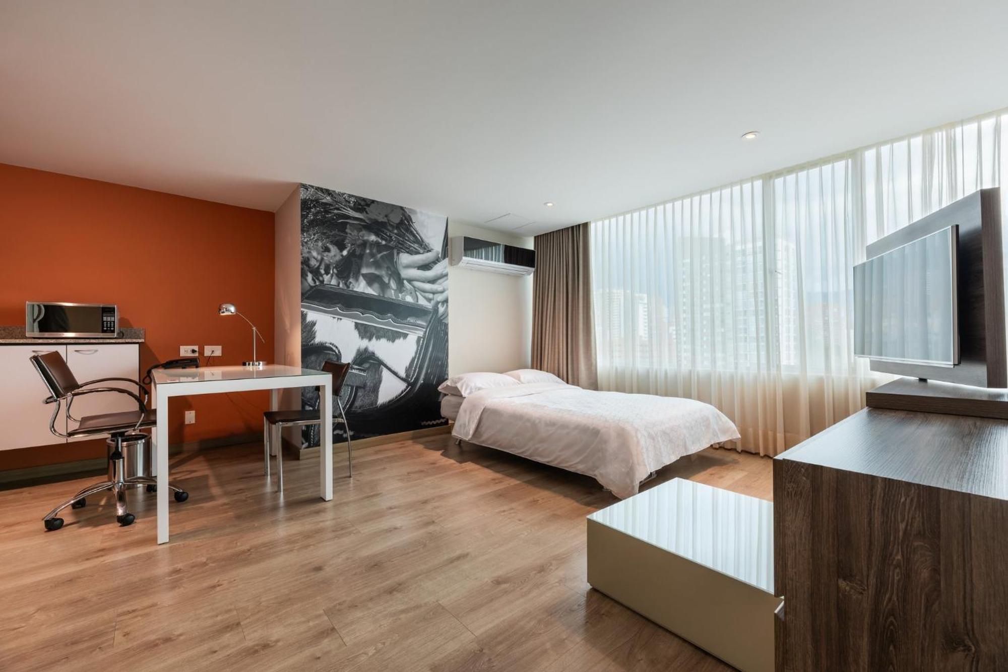 Express & By Ihg Hotel Medellín
