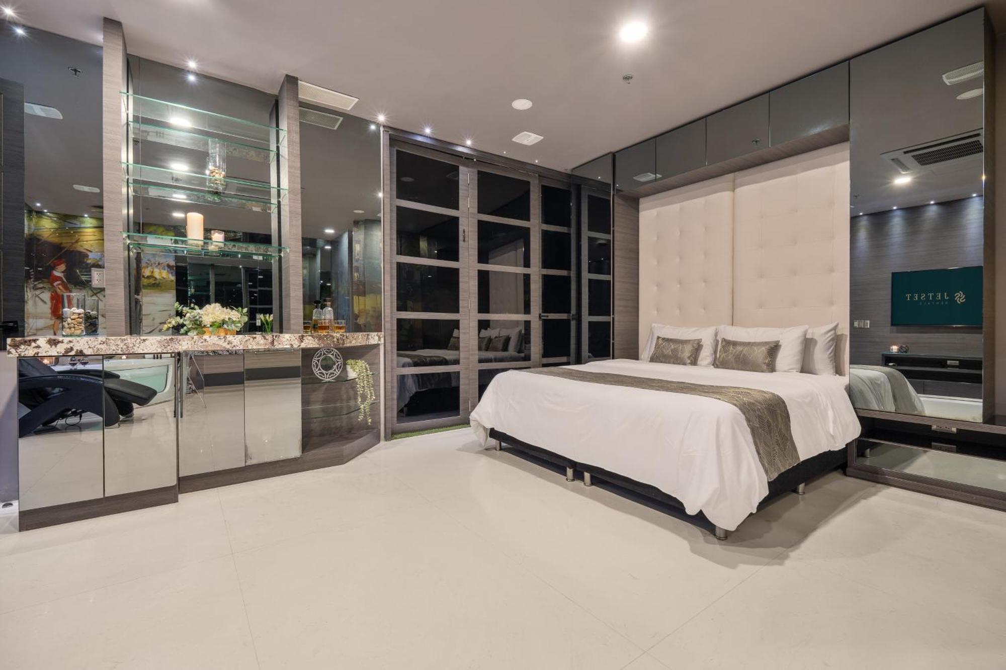 Europa Apartment *