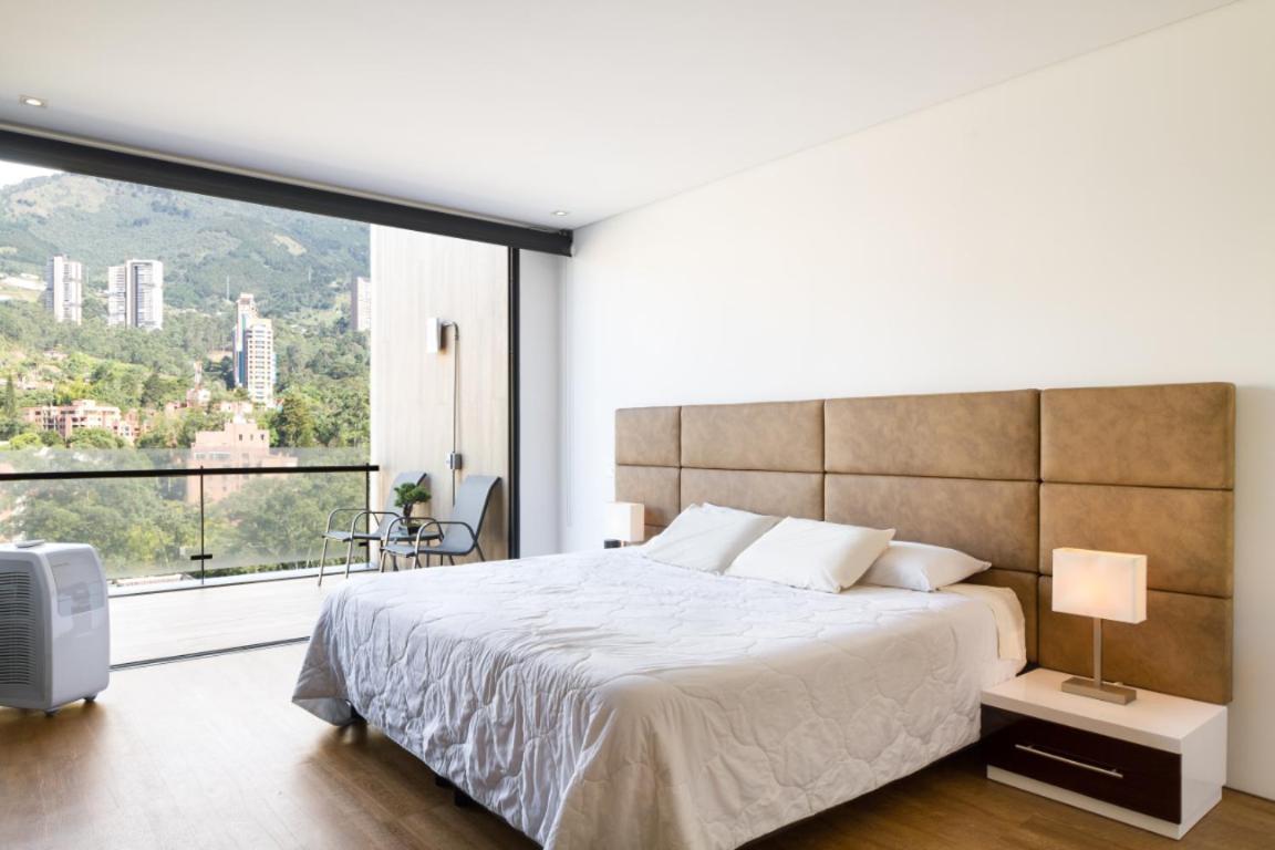 Energy Living Iconic 5 Star Close To Lleras Apartment *