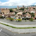 Cerca Al Barrio Laureles