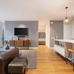 Energy Living 804 - New Luxury Apt, Huge Balcony