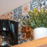 Apartamento En Laureles Barrio Turistico De Medellin Nid205 By Roots Rentals
