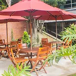Leblon Suites Hotel