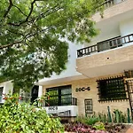 Apartamento Amplio Y Central En Laureles