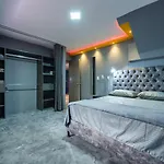 Provenza Infinity Steam Sauna Jacuzzi, Ac , Luxury Prime Location
