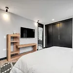 Moderno-Central El Poblado Apartamento