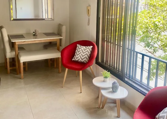 Apartamento Amplio Y Central En Laureles