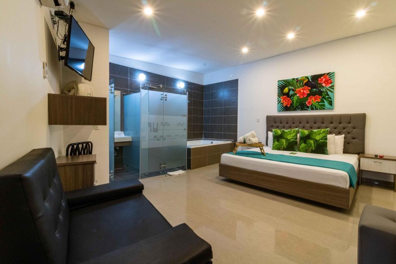 Lleras Green Hotel 2*