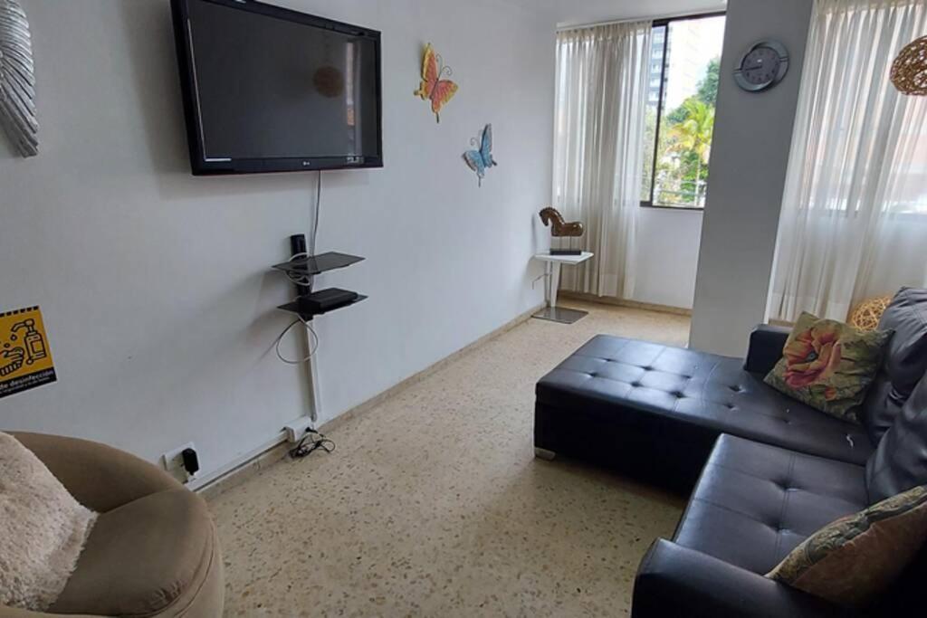 Apartamento Amplio En Colores Medellín
