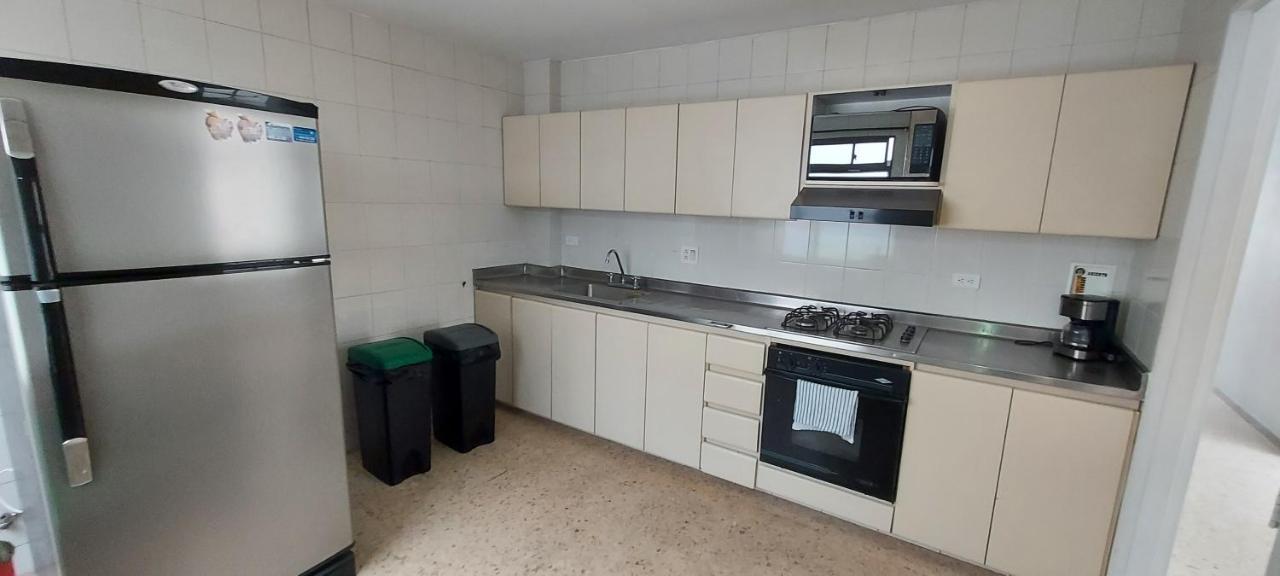 Apartamento Amplio En Colores