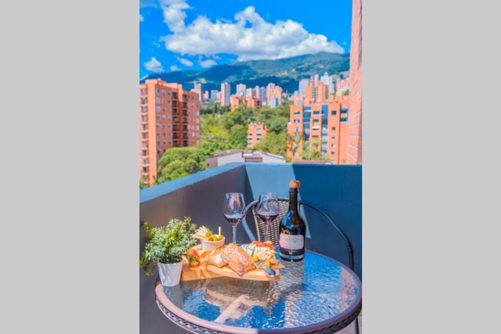 Beautiful Ultrafast Internet /el Poblado Medellin