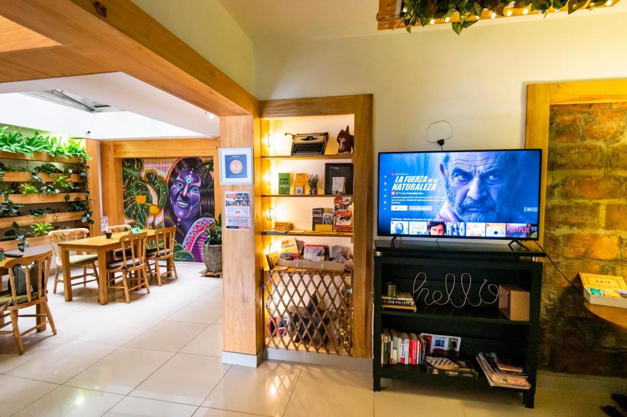 Adn Algo De Nosotros - Malaika Hostel Medellin