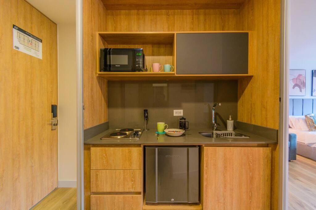 Luxury In El Poblado Co-work, Gym, Fast Wifi Apartment