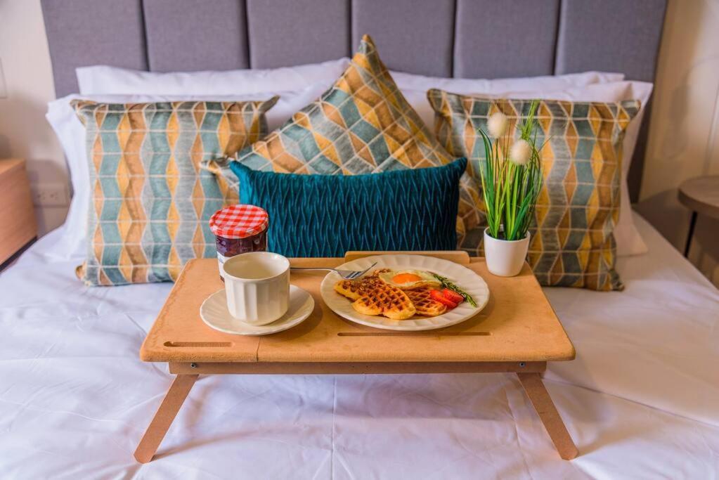 Luxury In El Poblado Co-work, Gym, Fast Wifi Apartment *