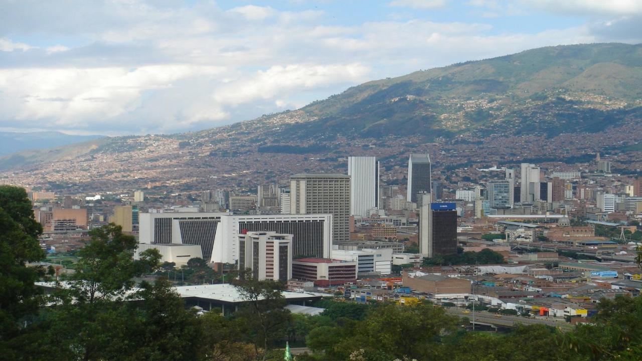 Familiar En Barrio El Poblado *