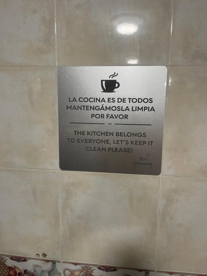 Nuevo Y Moderno Alojamiento Laureles, Privada Homestay