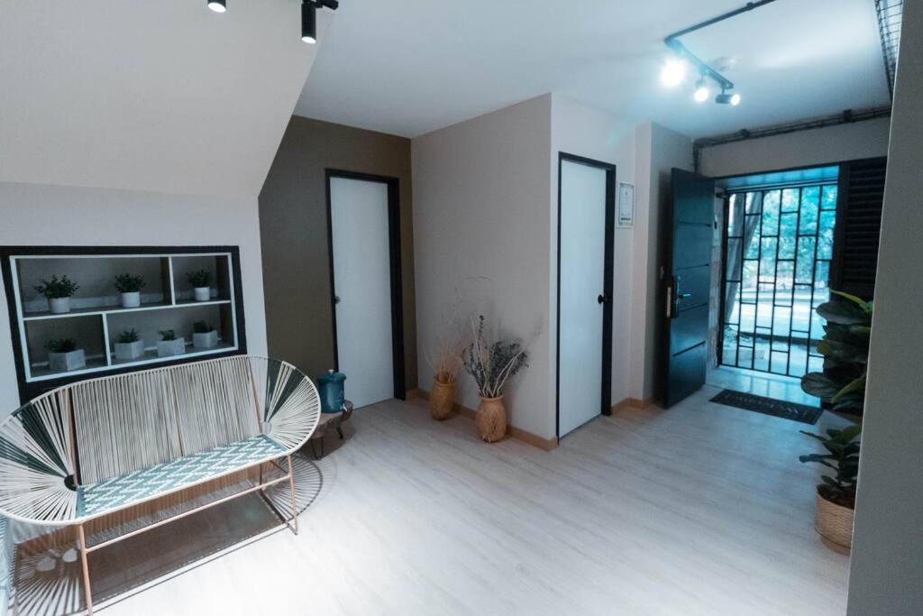 Arrendamiento Nuevo Con Balcon By Roots Nid202 * Medellin