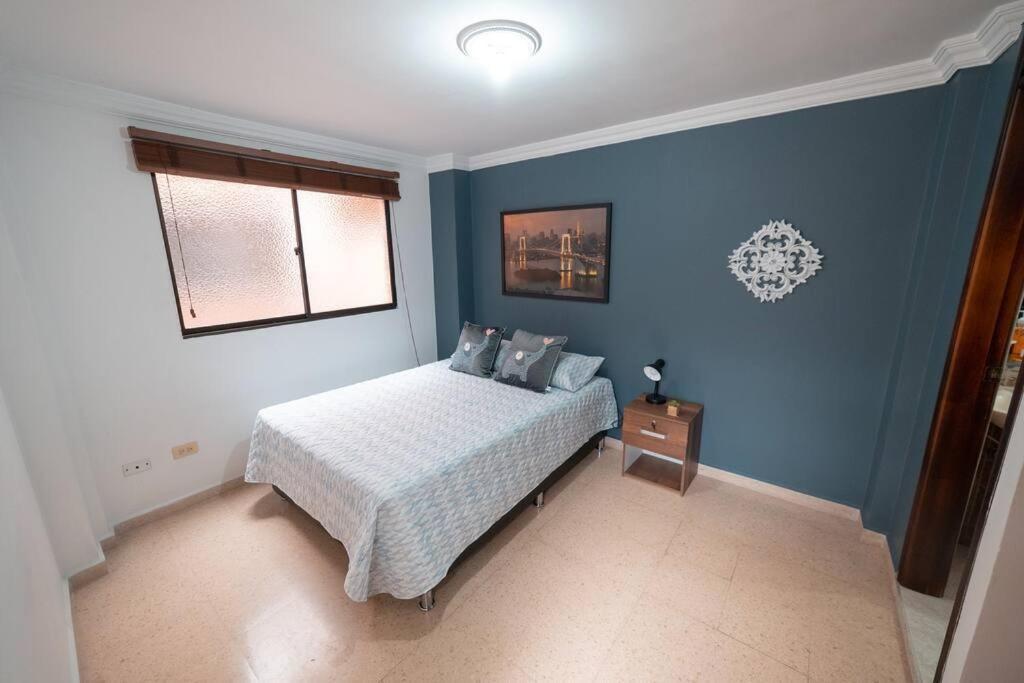 Apartamento Amoblado De 3 En Mlb301 Medellin