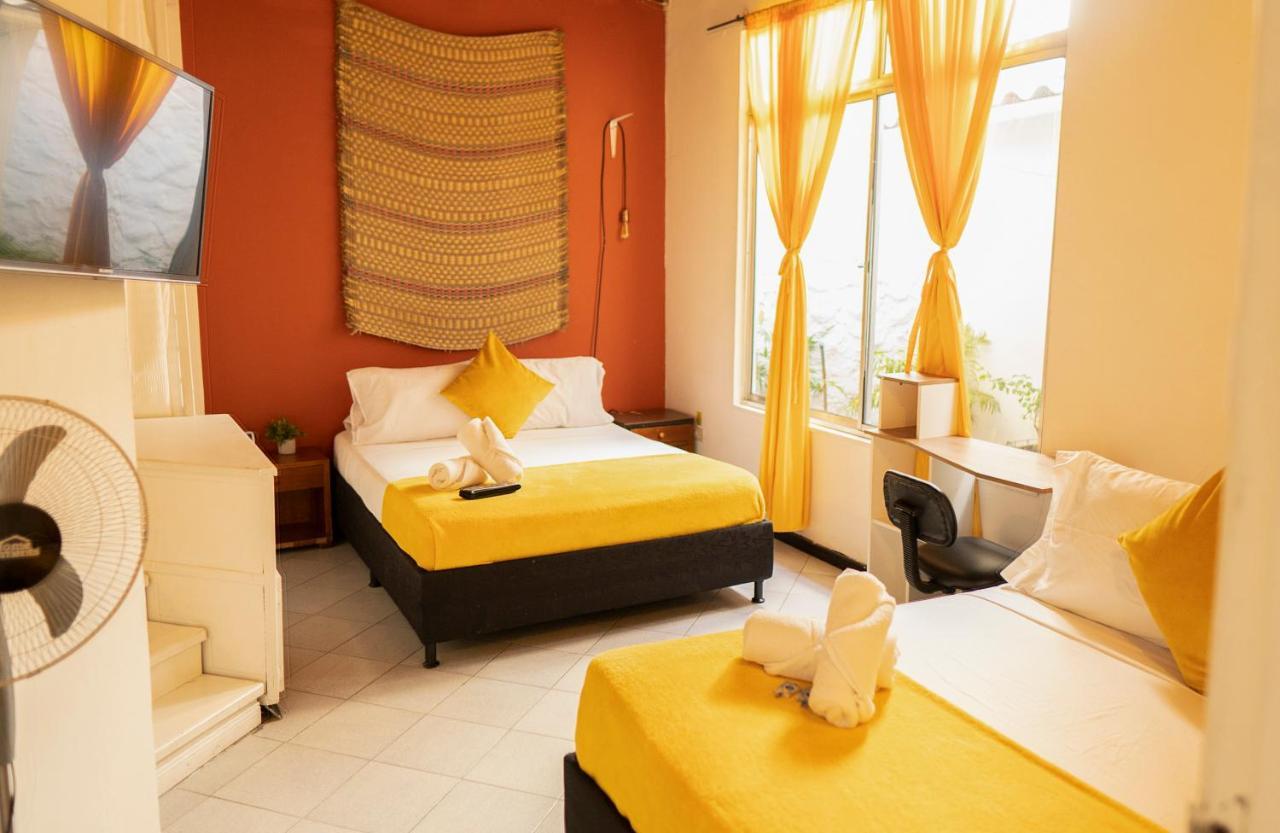 Guest house Africa House-casa Laureles-la70 Medellin