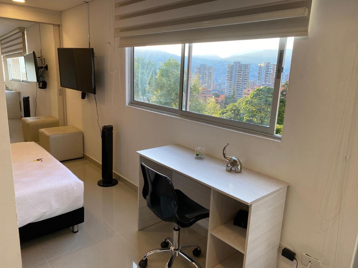 Apartasuite Moderna - En El Corazon Del Poblado * Medellin