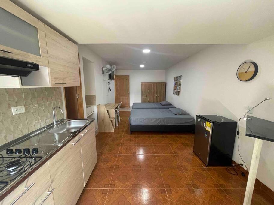 Apartamento De 2 Camas Al Lado De Unidad Deportiva De Belen Y A 10 Minutos De Plaza Mayor