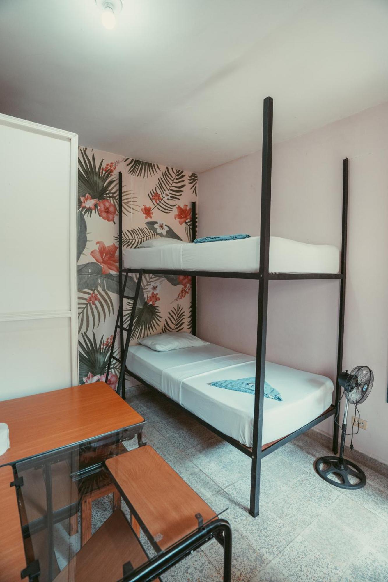 Pura Vida La 70 Guest house