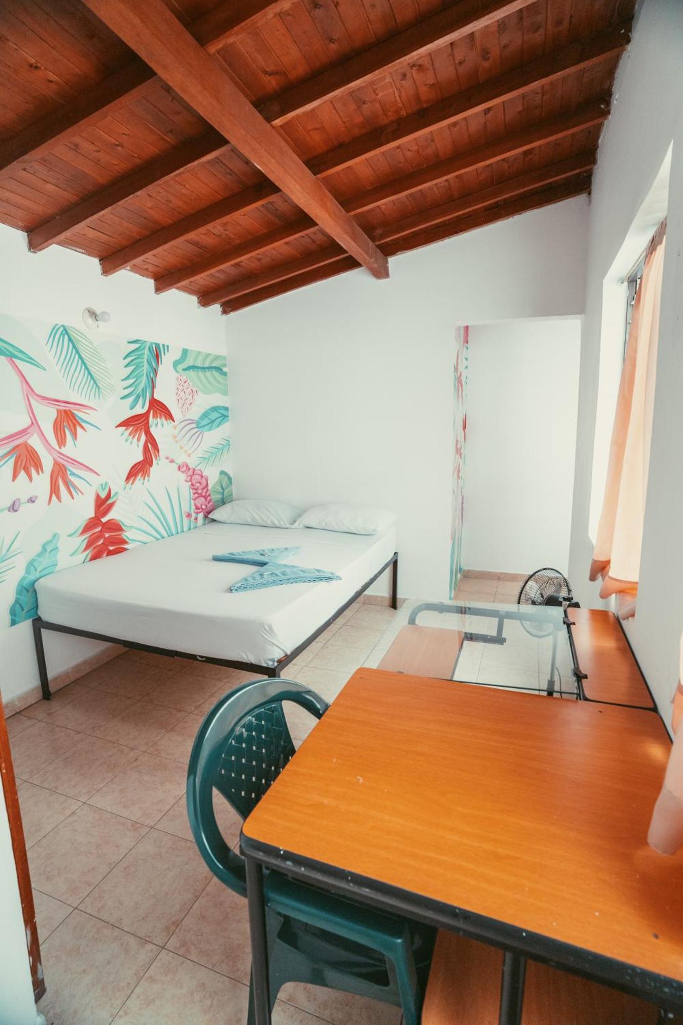 Pura Vida La 70 Guest house Medellin